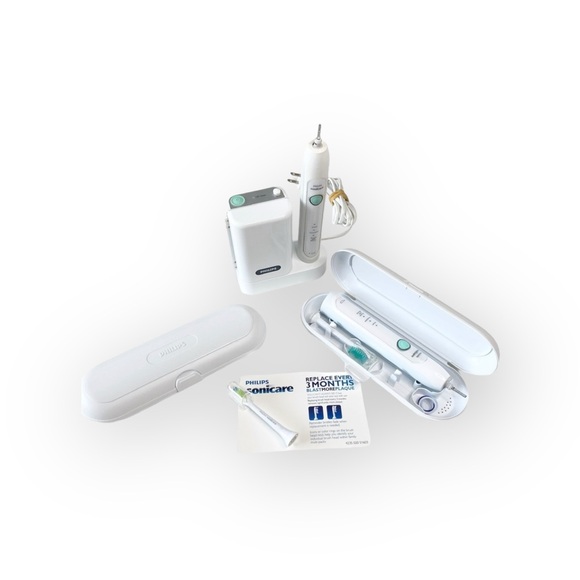 Phillips Sonicare ⁂ HX6150 Diamond Clean Toothbrush ⁂ UV Clean ⁂ 2 Handle Set ⁂ - Picture 13 of 16